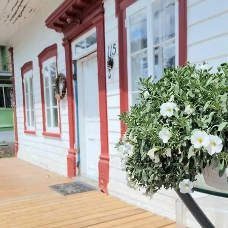 Om Chalet 1 Avec Spa Face Au Fleuve Saint-Jean Extérieur photo